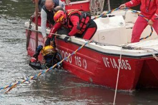 Peschereccio ribaltato ad Anzio, ritrovato corpo del pescatore disperso