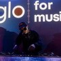 Tananai conquista Fregene, esibizione live a sorpresa firmata 'glo for music'