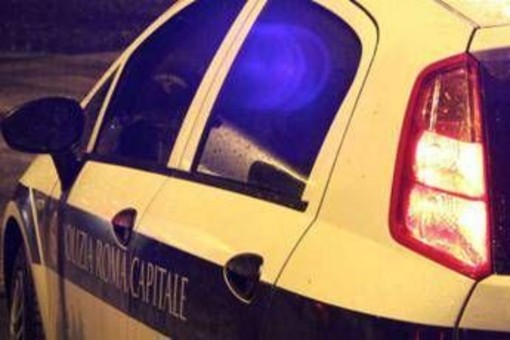 Paura a Roma, uomo armato di coltello spaventa passanti a Centocelle