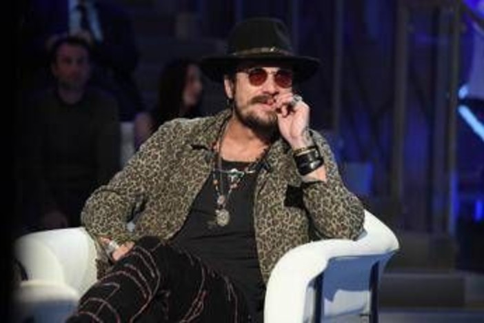 Osvaldo in ripresa, la nota della famiglia fa chiarezza: "Sta bene ed è lucido"