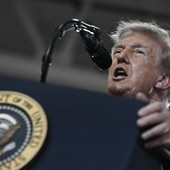 Iran-Usa, partita a scacchi e Teheran non ha fretta: "Trump sotto pressione"