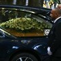 Armani, aperta camera ardente: centinaia in coda per l’ultimo saluto allo stilista