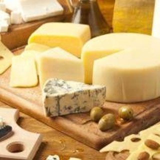 Il formaggio fa diminuire il rischio di demenza? Lo studio svedese durato 25 anni