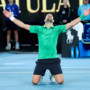 Djokovic batte Sinner al quinto e vola in finale all’Australian Open