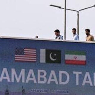 Usa-Iran, colloqui in salita. Trump: "Apriremo Stretto di Hormuz con o senza Teheran"