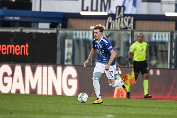 Il Como piega 4-1 la Cremonese e vola in Champions