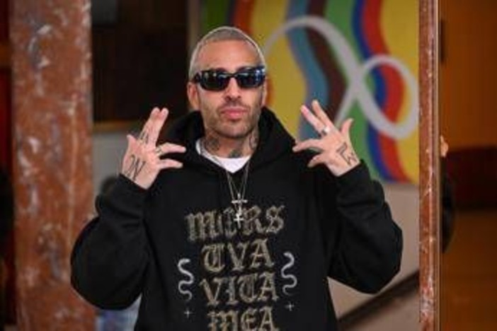 Sanremo 2026, Luchè chi è: gli esordi, l'infanzia difficile, la polemica con Salmo