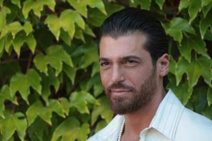Can Yaman a Sanremo, hotel segreto e richieste 'speciali' tra noci pecan e caffè