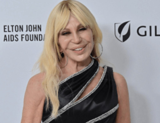 Versace, lo sfogo contro il nuovo ristorante: &quot;Vergognoso trarre profitto dalla nostra tragedia&quot;