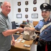 Turista dimentica zaino con oltre 2mila dollari sul treno Civitavecchia-Roma, cittadino gli salva la vacanza Turista dimentica zaino con oltre 2mila dollari sul treno Civitavecchia-Roma, cittadino gli salva la vacanza