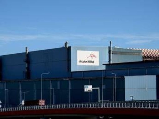 Ex Ilva, scoppia la protesta: lavoratori occupano l'aeroporto di Genova Ex Ilva, scoppia la protesta: lavoratori occupano l'aeroporto di Genova