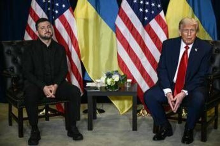 Trump: &quot;Paesi Nato dovrebbero abbattere jet Russia se invadono spazio aereo&quot;