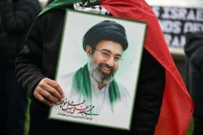 Iran, Mojtaba Khamenei a Mosca per cure? "No comment" del Cremlino Iran, Mojtaba Khamenei a Mosca per cure? "No comment" del Cremlino