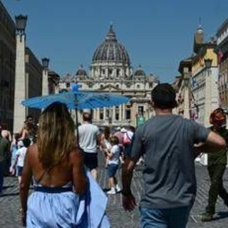 Caldo anomalo e ferragosto di fuoco, l'anticiclone soffoca l'Italia: previsioni meteo