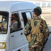 Yemen, tv "Esplosioni ad Aden, aeroporto sotto attacco di missili Houthi" Yemen, tv "Esplosioni ad Aden, aeroporto sotto attacco di missili Houthi"