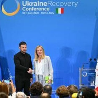 Meloni: &quot;Ricostruzione Ucraina come Italia del boom&quot;. Poi l'appello ai Volenterosi