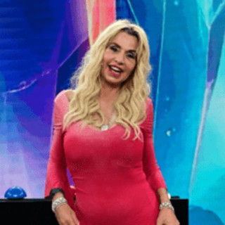 Valeria Marini, la truffa alla madre: "Grazie alla fede ne siamo uscite"