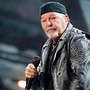 Vasco Rossi furioso con un fan: "Non sono infame, è una fake vergognosa" Vasco Rossi furioso con un fan: "Non sono infame, è una fake vergognosa"