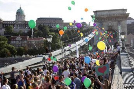 Stretta sui diritti Lgbtq+ e Pride vietato, nuove restrizioni nell'Ungheria di Orban