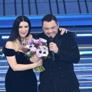 Sanremo, Tiziano Ferro a Laura Pausini: "Il prossimo anno io e te insieme"