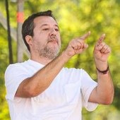 Carburanti, Salvini: "Il costo non calerà a breve, quindi o ti rassegni o ti attrezzi" Carburanti, Salvini: "Il costo non calerà a breve, quindi o ti rassegni o ti attrezzi"