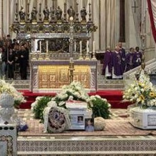 Ragazzi uccisi a Monreale, dolore e applausi ai funerali di Salvo, Andrea e Massimo