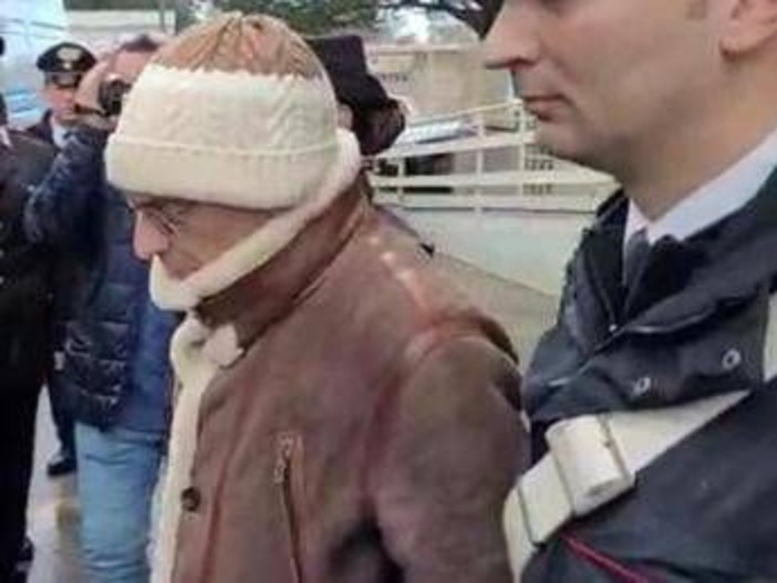Messina Denaro, la Dda chiede l’arresto delle sorelle del boss: indagate per aver favorito la latitanza Messina Denaro, la Dda chiede l’arresto delle sorelle del boss: indagate per aver favorito la latitanza