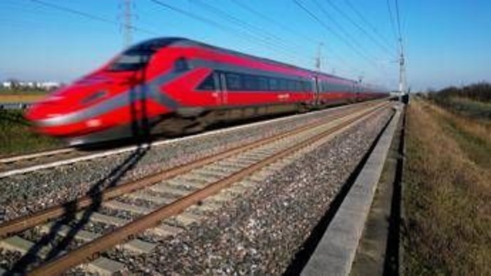 Treni, cambia la circolazione a Firenze: stop su alcune linee e ritardi fino a 2 ore e mezza Treni, cambia la circolazione a Firenze: stop su alcune linee e ritardi fino a 2 ore e mezza