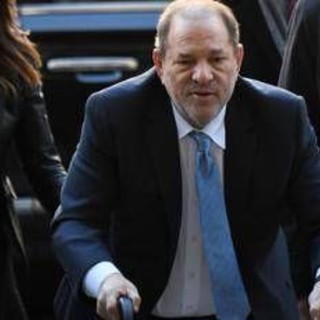 Weinstein condannato per aggressione sessuale, no verdetto su stupro