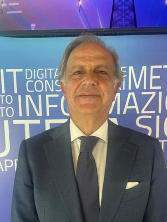 Energia, Moles: "Informazione chiara è strumento tutela consumatori" Energia, Moles: "Informazione chiara è strumento tutela consumatori"