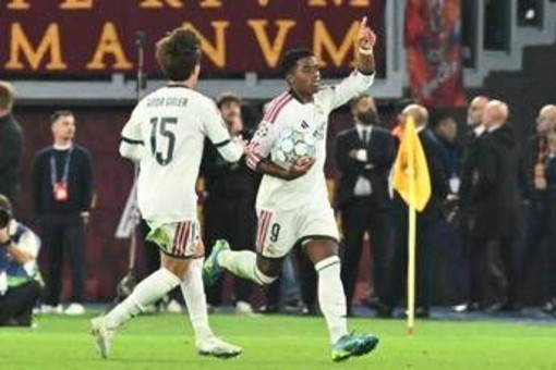 Roma, harakiri all’Olimpico: avanti 3-1 all’83’, crolla nel finale e il Real Madrid vince 4-3 al 90' Roma, harakiri all’Olimpico: avanti 3-1 all’83’, crolla nel finale e il Real Madrid vince 4-3 al 90'