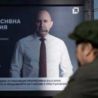 Bulgaria al voto oggi, Ue teme ascesa del controverso ex presidente Radev