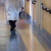 Cadde a terra in ospedale durante un Tso e morì dopo 18 mesi, famiglia risarcita con 2 milioni di euro Cadde a terra in ospedale durante un Tso e morì dopo 18 mesi, famiglia risarcita con 2 milioni di euro