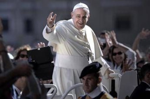 Papa Francesco, funerali entro domenica. Conclave dopo 5 maggio. Oggi governo proclama lutto