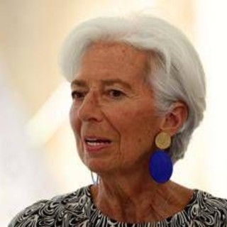 Lagarde a sorpresa visita il mercato di Firenze: "Prezzi del cibo ancora troppo alti" Lagarde a sorpresa visita il mercato di Firenze: "Prezzi del cibo ancora troppo alti"