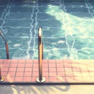 Roma, esalazioni di cloro da piscina a Mentana: 50 evacuati, grave bimbo di 5 anni Roma, esalazioni di cloro da piscina a Mentana: 50 evacuati, grave bimbo di 5 anni