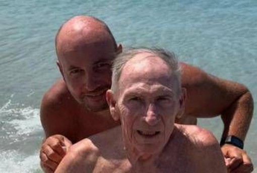 Zeman sta meglio, figlio posta foto al mare: &quot;La pre season fa sognare&quot;
