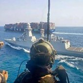 Yemen, nave Marina militare accompagna mercantile italiano nello stretto di Bab El-Mandeb Yemen, nave Marina militare accompagna mercantile italiano nello stretto di Bab El-Mandeb
