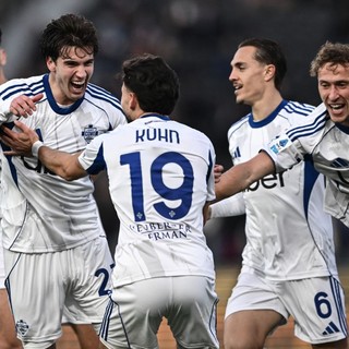 Il Como vince anche a Pisa e continua a sognare l’Europa