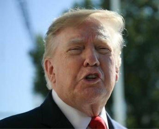 "Trump venga in tribunale e risponda alle domande", il presidente convocato al processo contro la Bbc