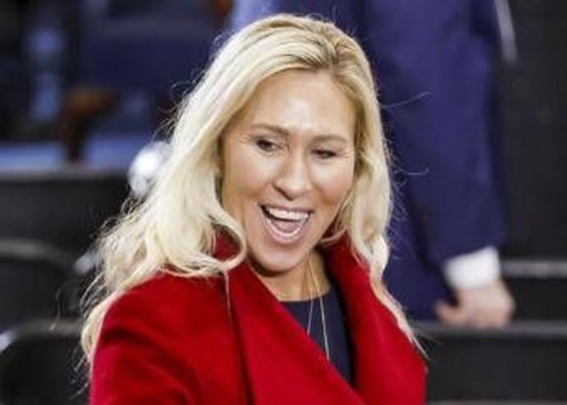 &quot;Male sconfitto da mano di Dio&quot;, il post della deputata Usa Greene: nel mirino Papa Francesco?