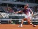 Roland Garros, paura per raccattapalle: Svajda lo colpisce, cos'è successo Roland Garros, paura per raccattapalle: Svajda lo colpisce, cos'è successo