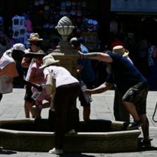 Caldo record, 21 città in bollino rosso oggi: da domani arriva la tregua Caldo record, 21 città in bollino rosso oggi: da domani arriva la tregua
